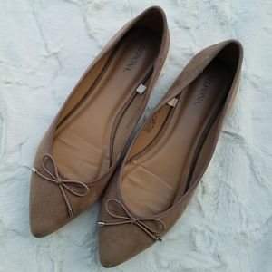 Vegan taupe/tan flats